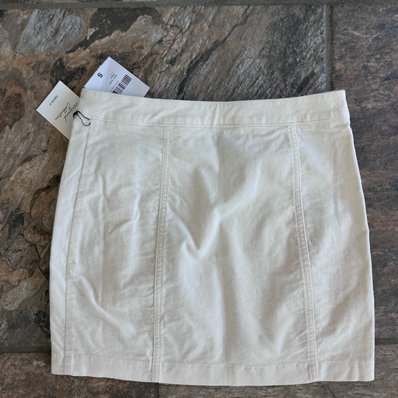 NWT Cream Button-Detail Mini Skirt - Picture 3 of 3